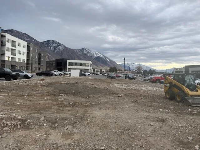 View of yard featuring a mountain view