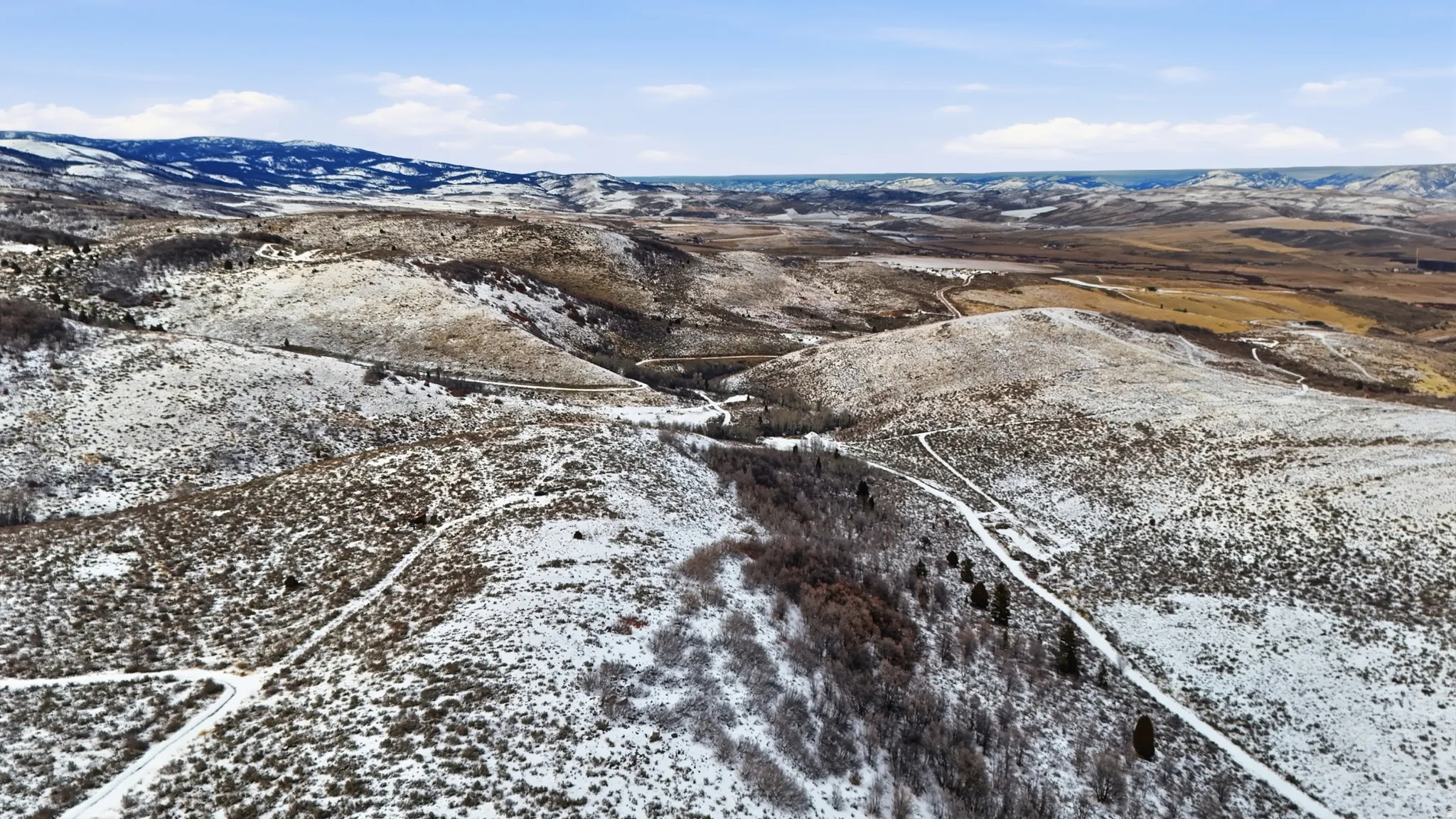 Snowy aerial view with a mountain view
