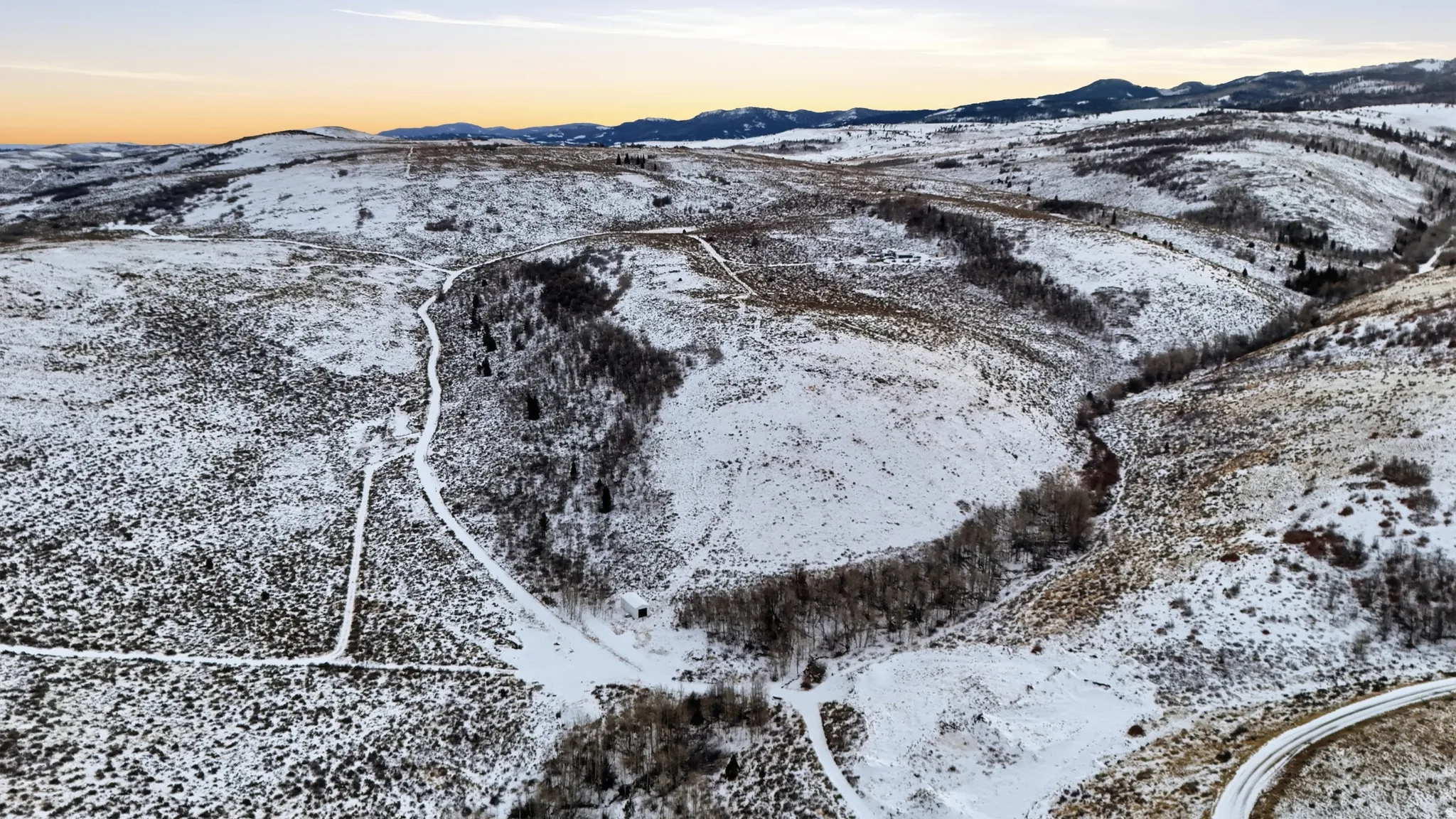 Snowy aerial view with a mountain view