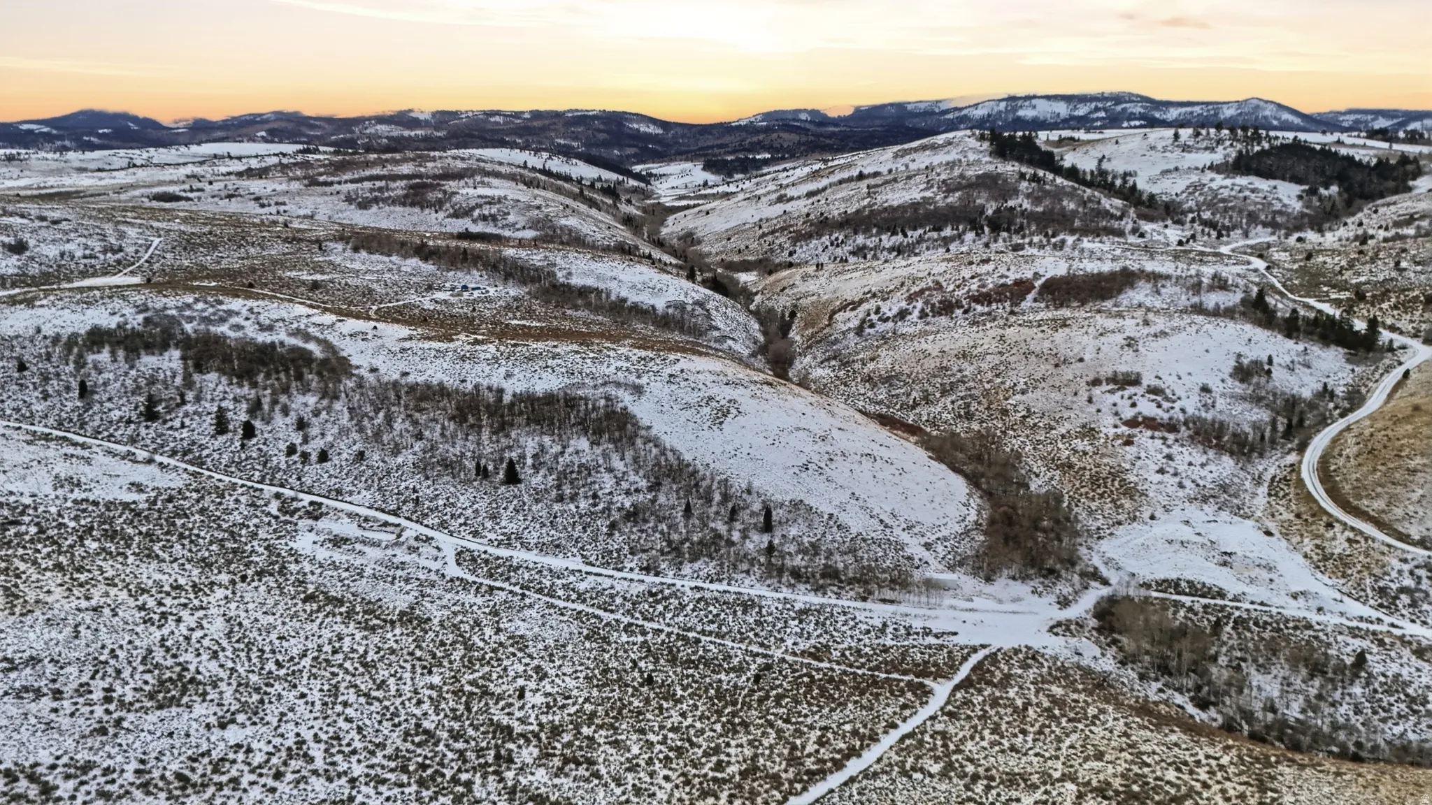 Snowy aerial view with a mountain view