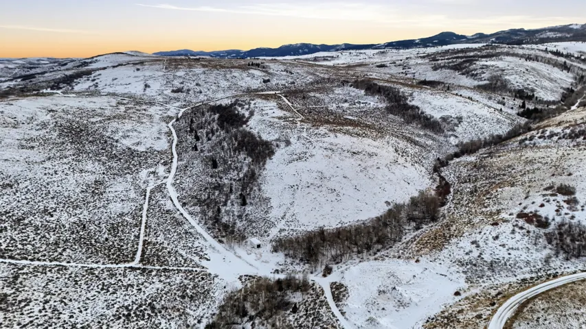 Snowy aerial view with a mountain view
