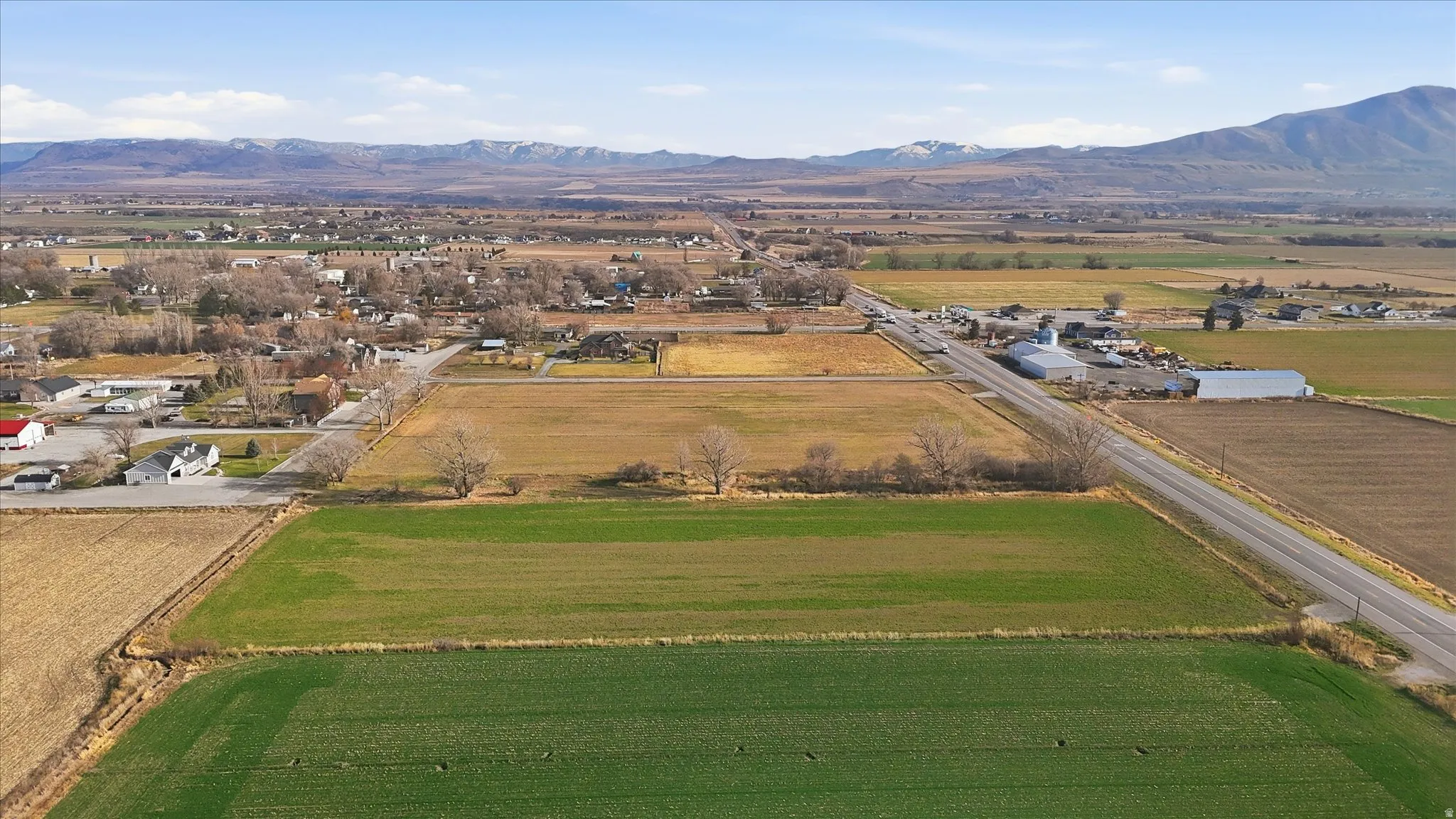 Aerial view of property's location with mountains and rural landscape