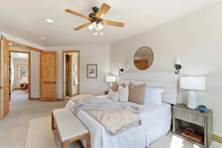 Bedroom with carpet floors, connected bathroom, ceiling fan, and recessed lighting