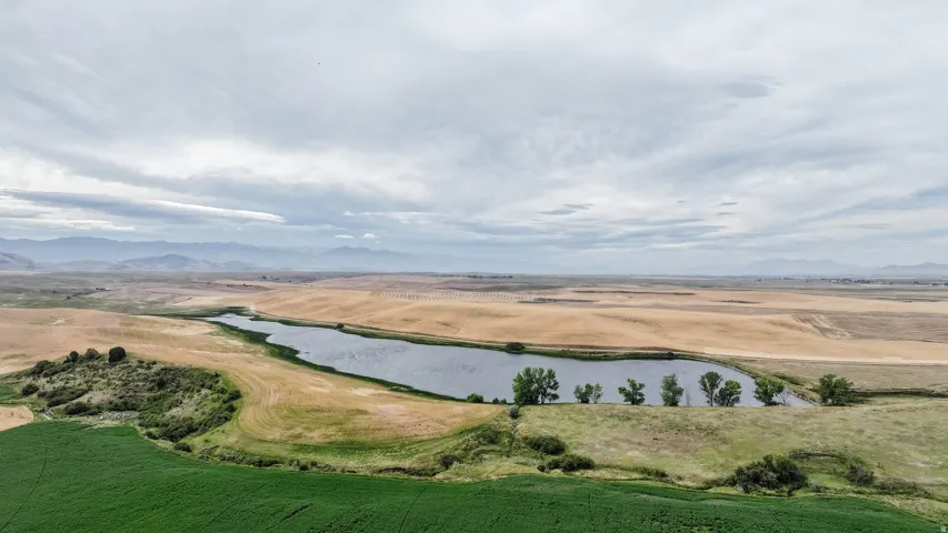 Aerial overview of property's location with a water and mountain view