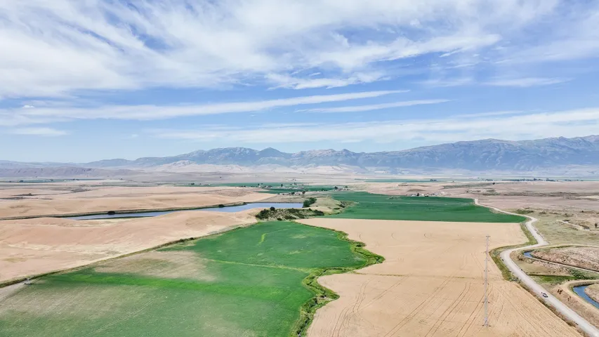 Bird's eye view of a water and mountain view