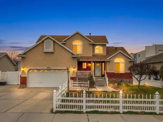 Ivory Homes - Alpine Model with Fenced Front Yard
