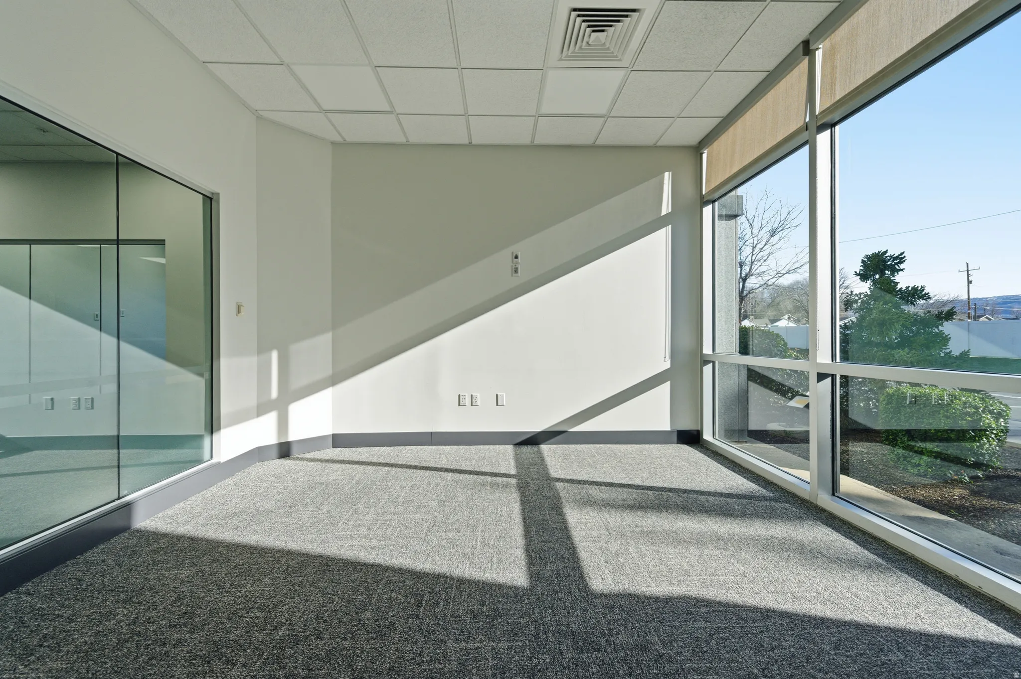 Empty room featuring a drop ceiling