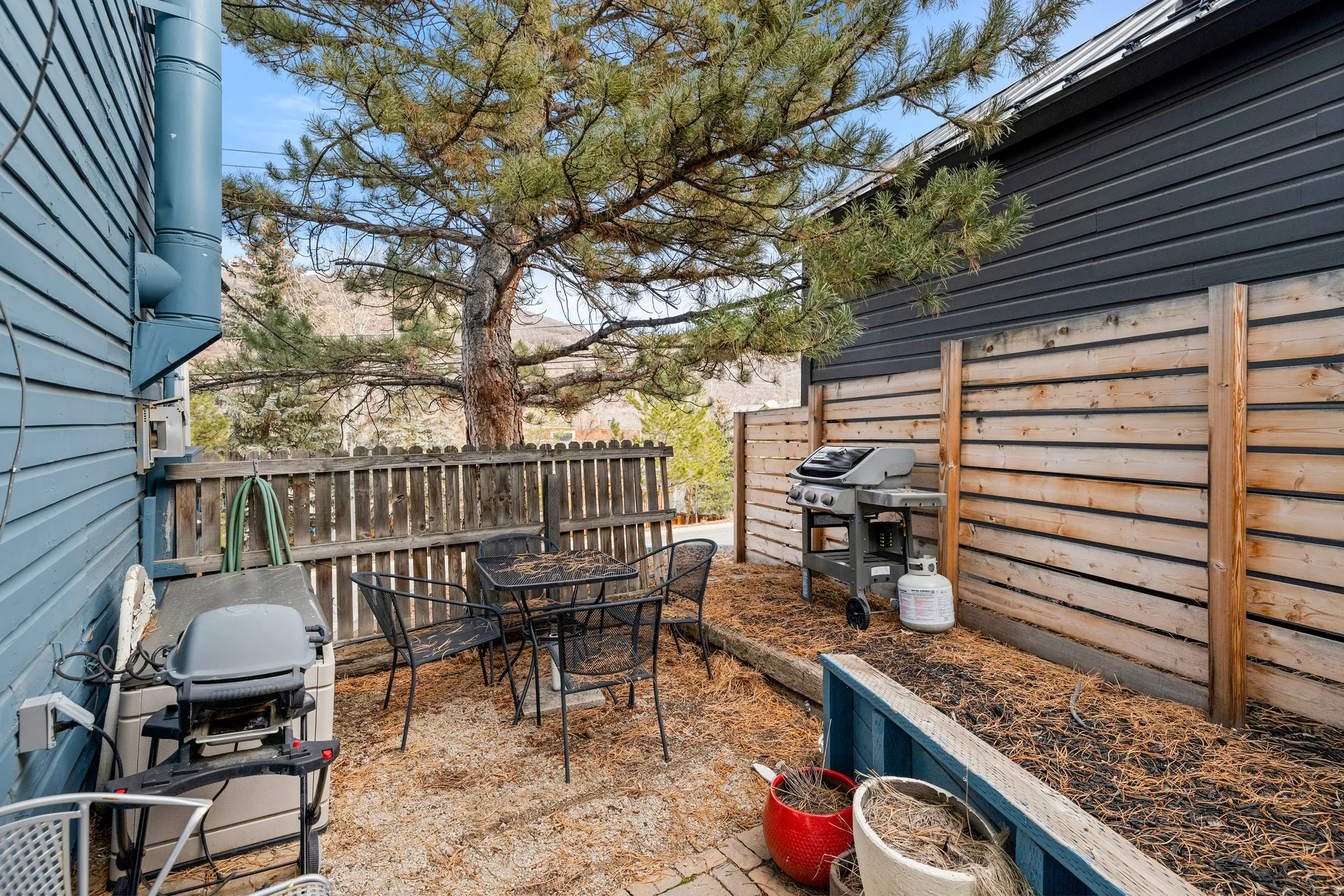 View of patio / terrace with area for grilling