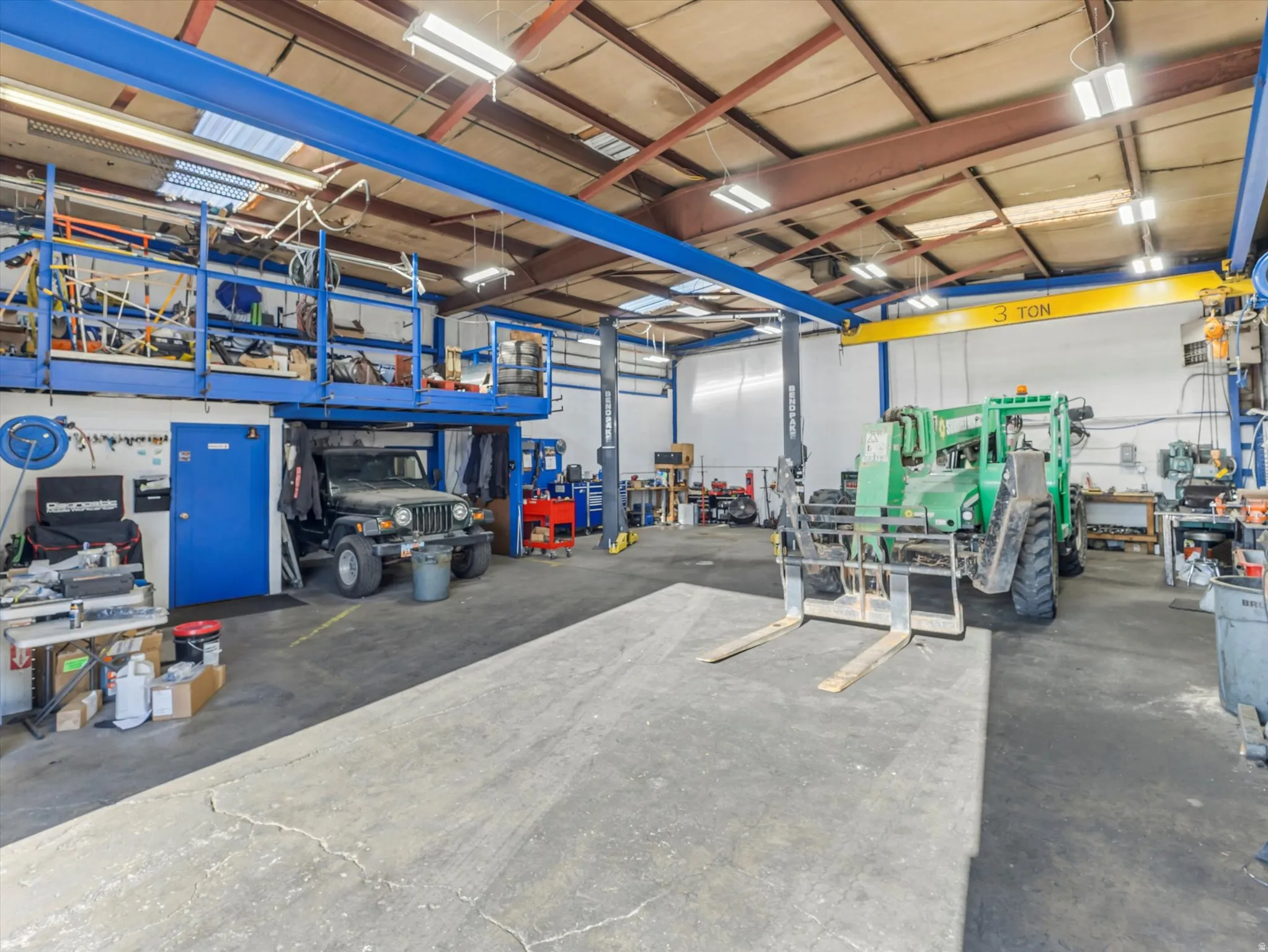 Garage with a workshop area and a heating unit
