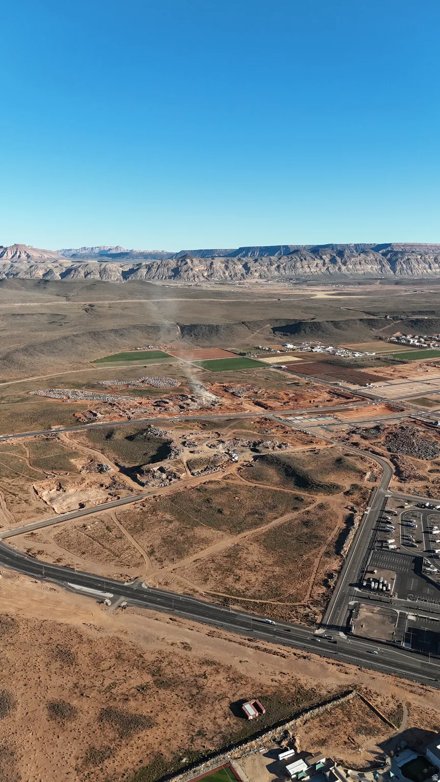 Overview of rural landscape with a desert landscape and a mountainous background