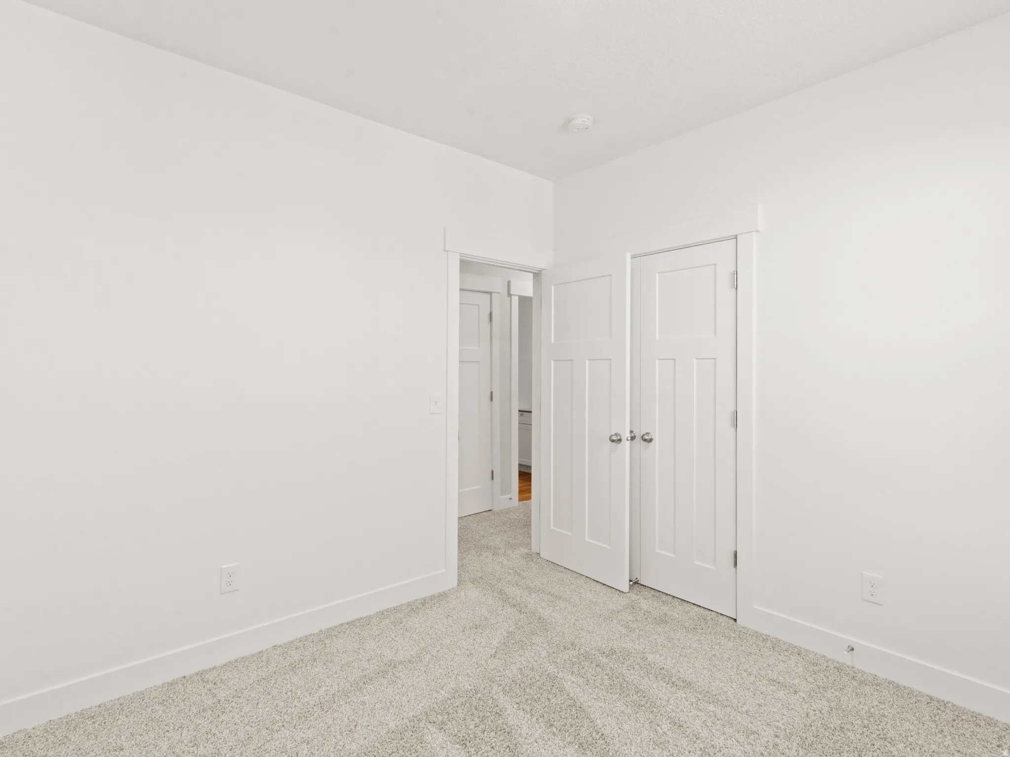 Unfurnished bedroom with carpet flooring and a closet