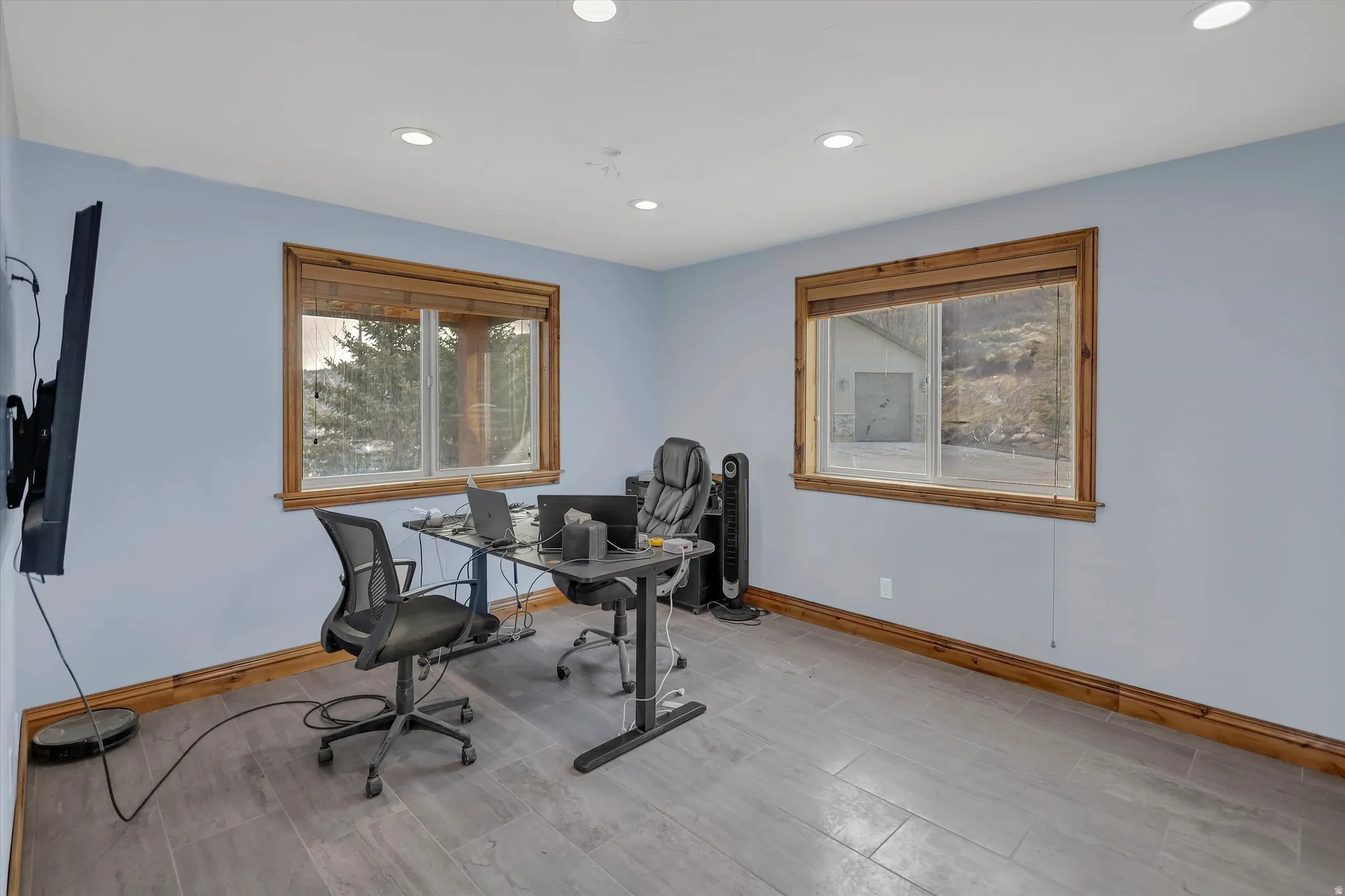 Home office with baseboards and recessed lighting