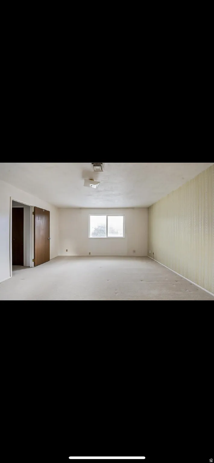 Unfurnished room with carpet flooring