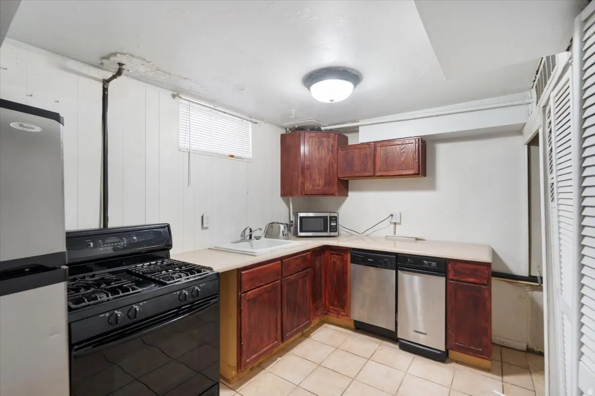 Full kitchen in basement