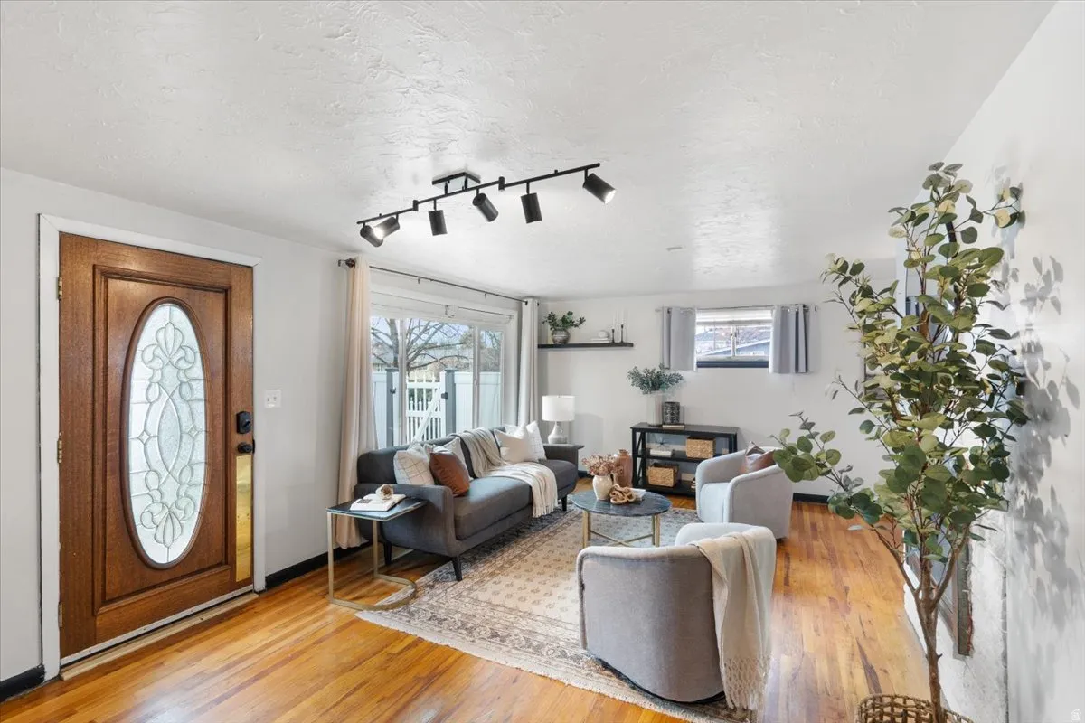 Spacious living room with beautiful leaded glass front door
