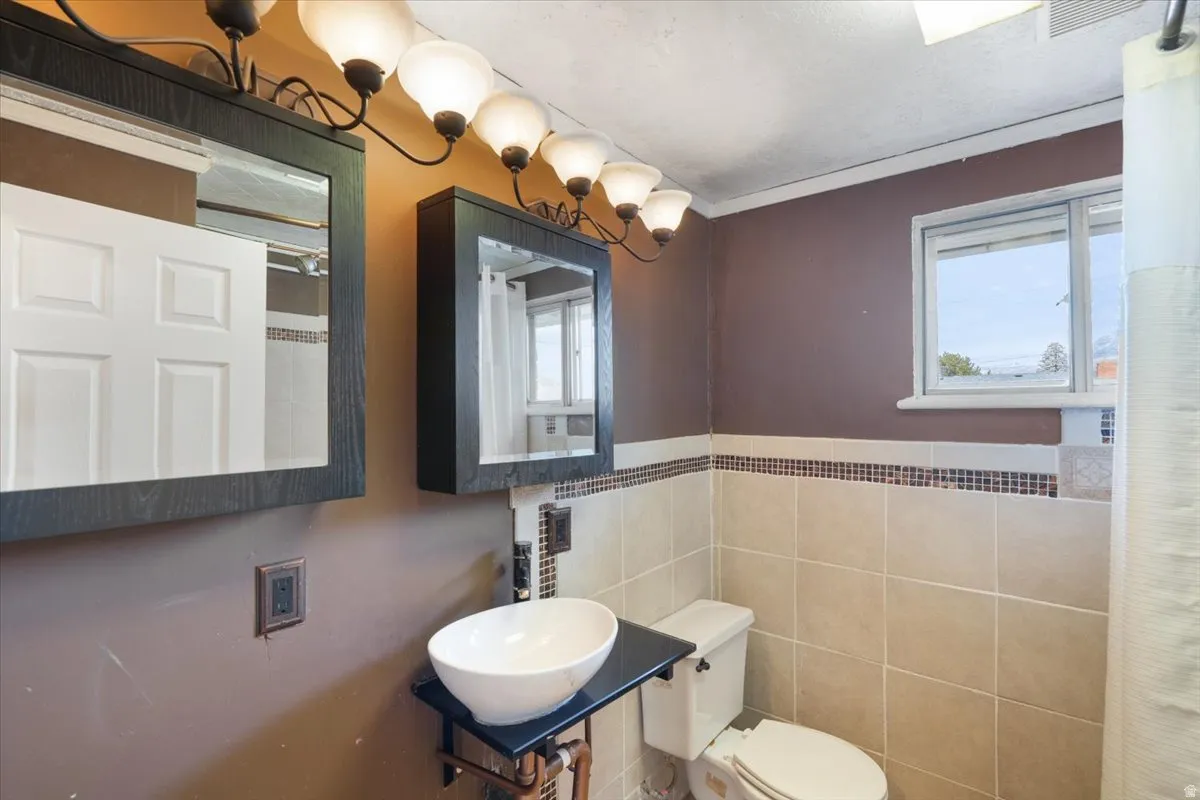 Main bathroom