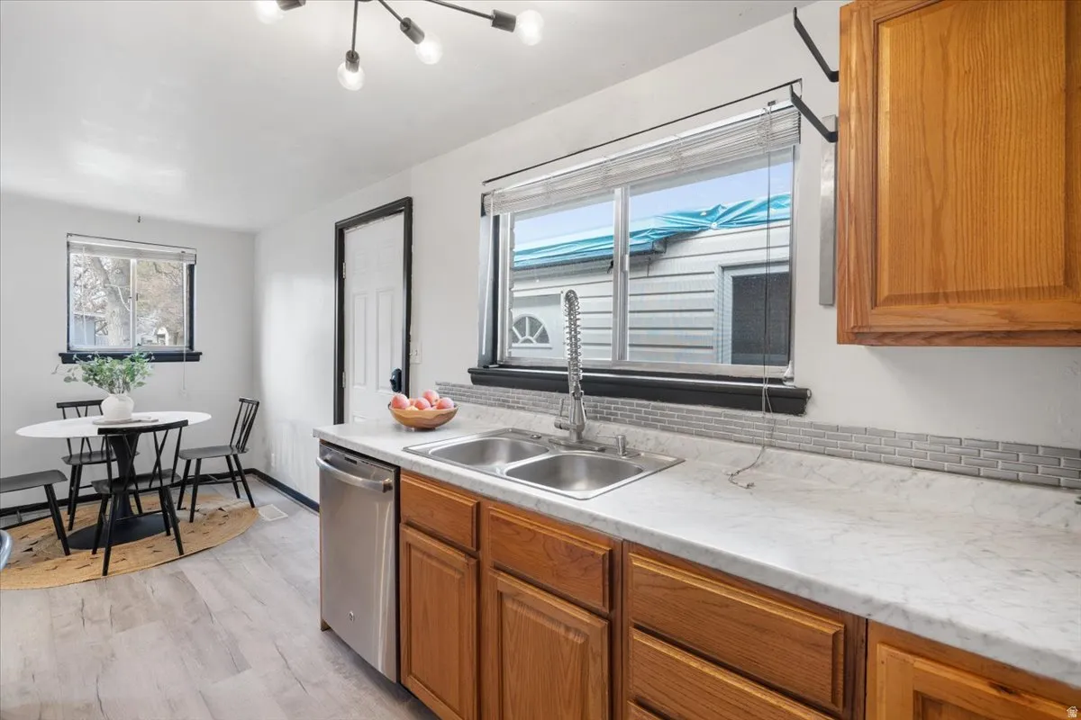 Kitchen/dining area