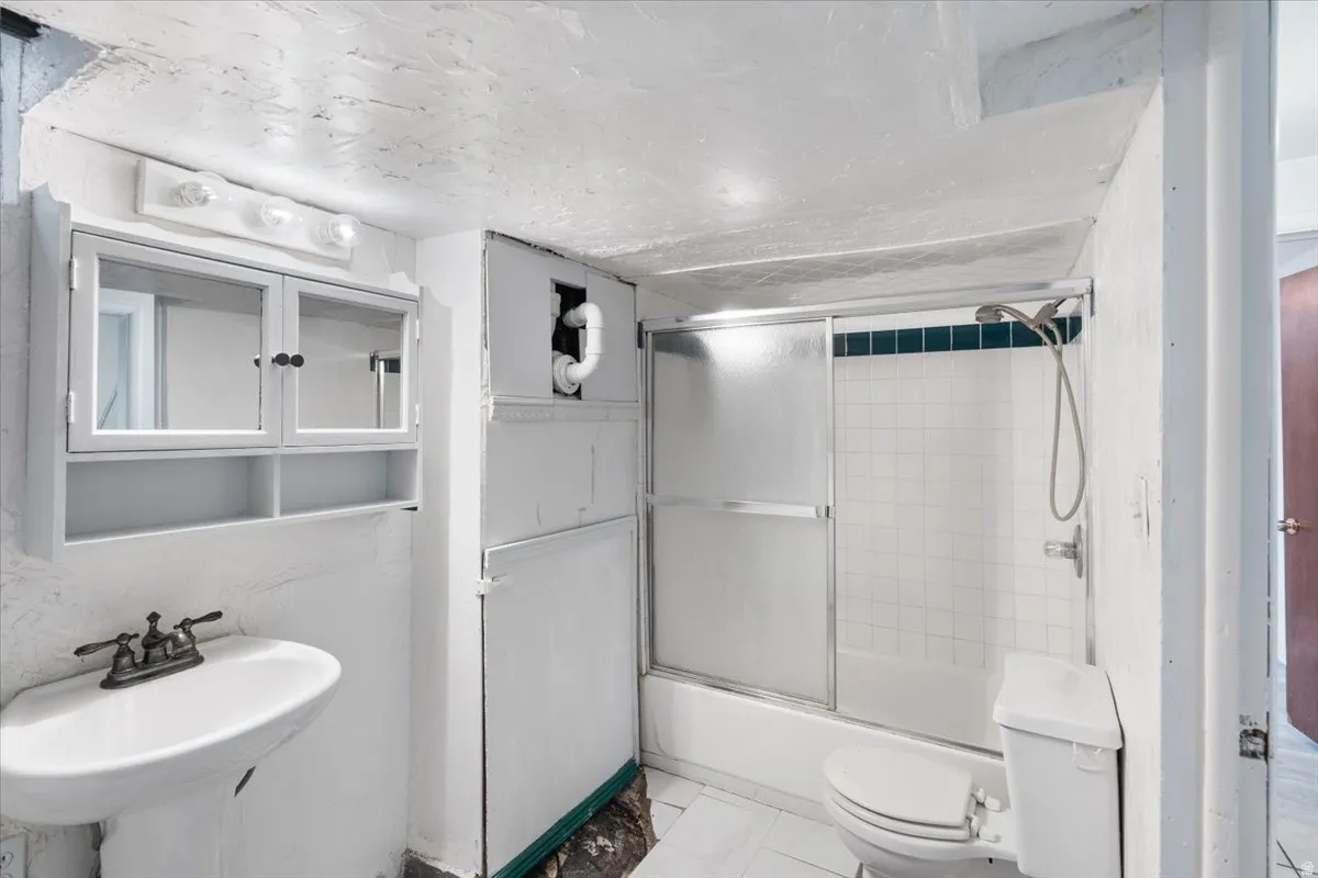 Basement bathroom with tub/shower
