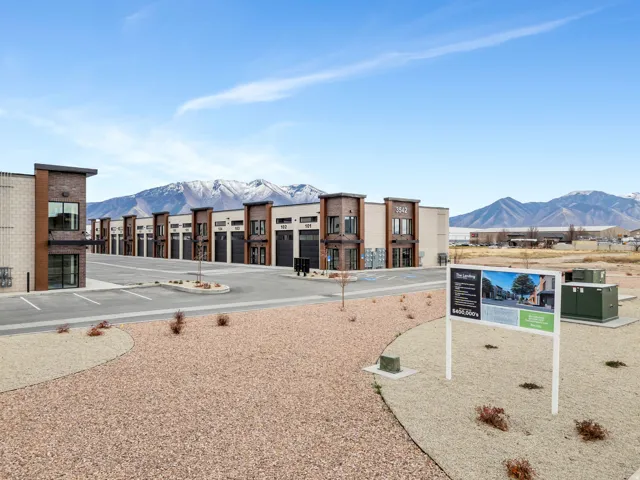Surrounding community featuring a mountain view