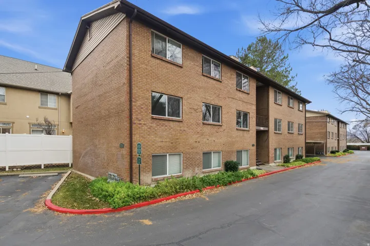 View of apartment building / complex
