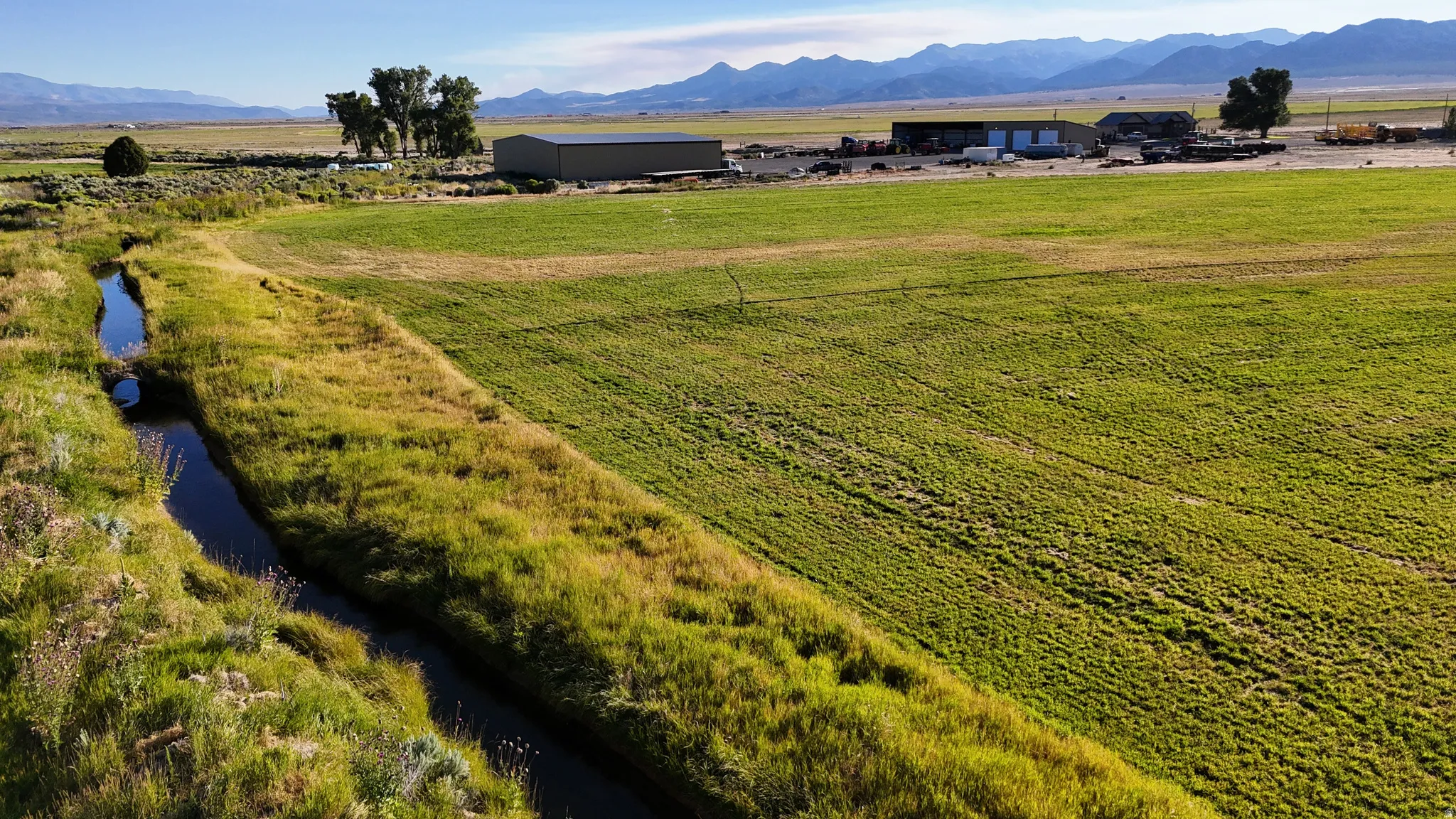 Aerial view of sparsely populated area with mountains