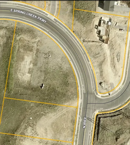 Aerial map of property and surrounding area