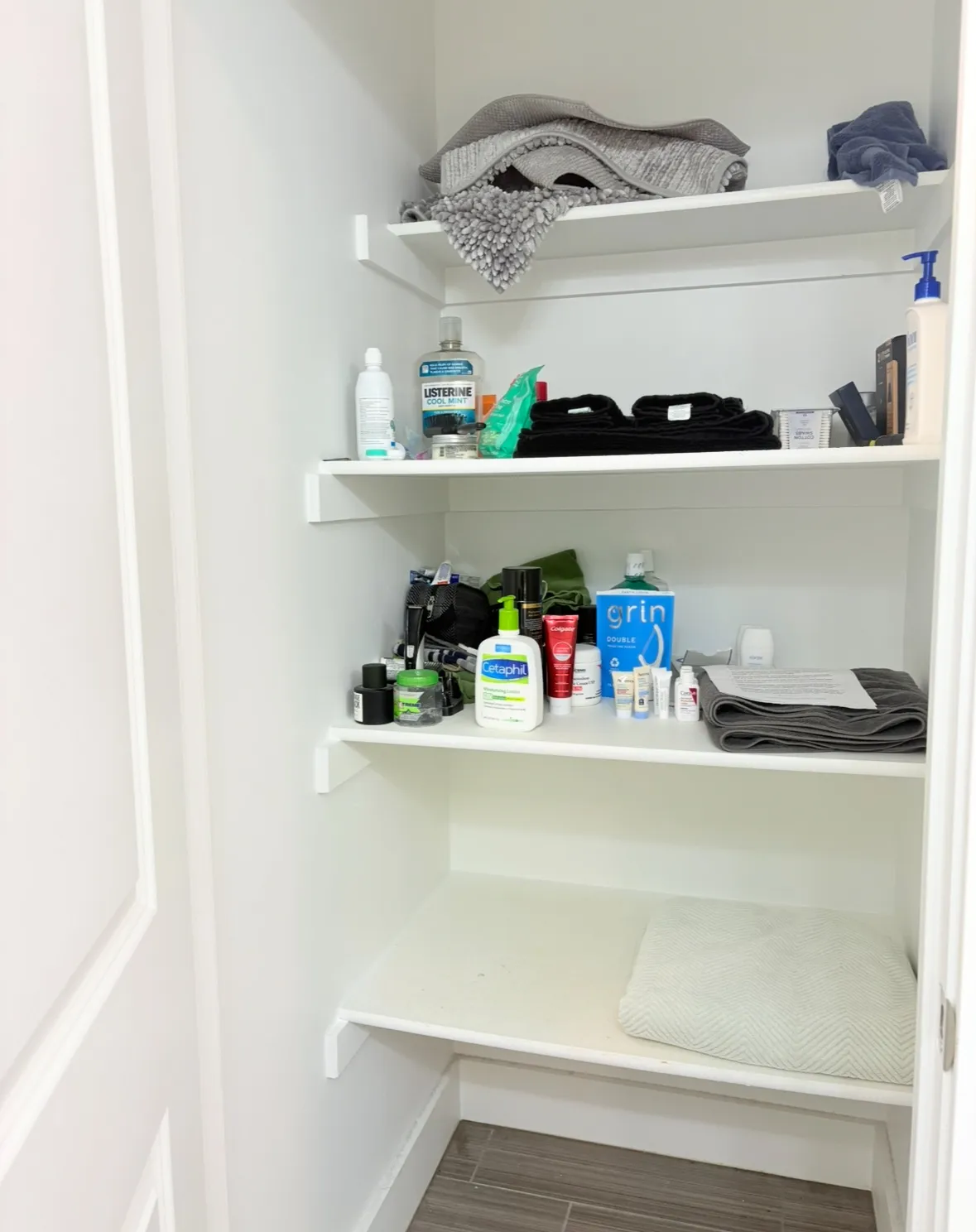 Detailed view of baseboards