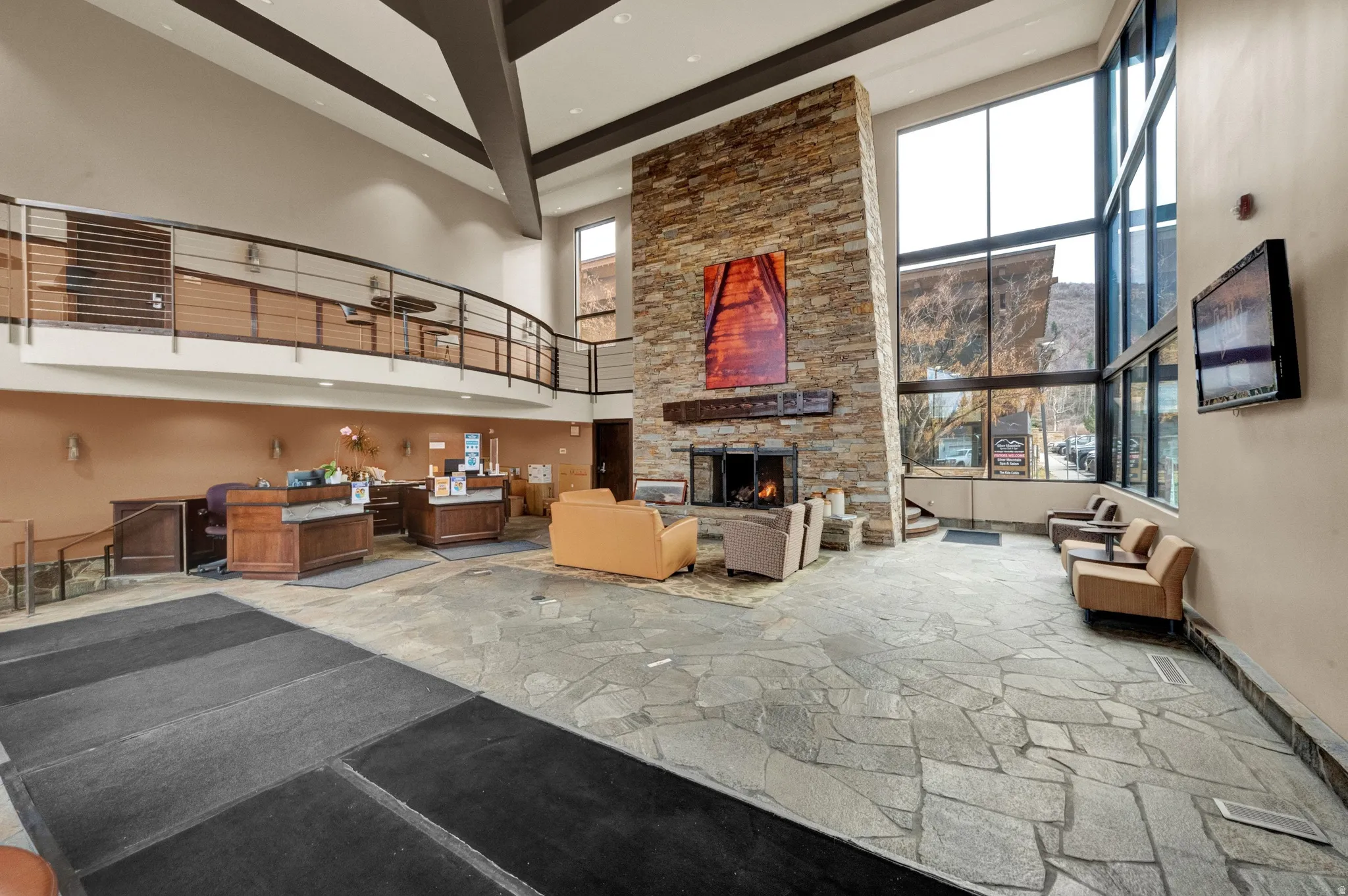 Building lobby with a high ceiling