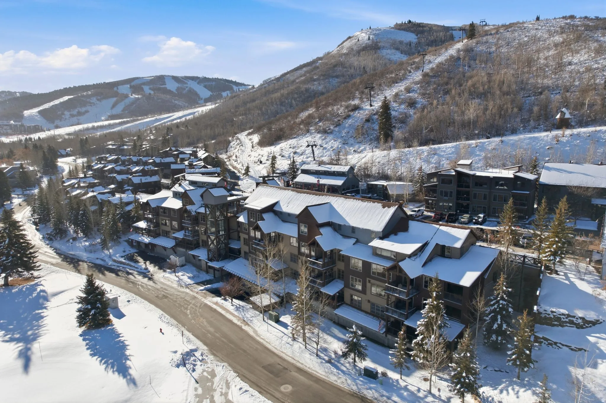 Snowy aerial view with a mountain view