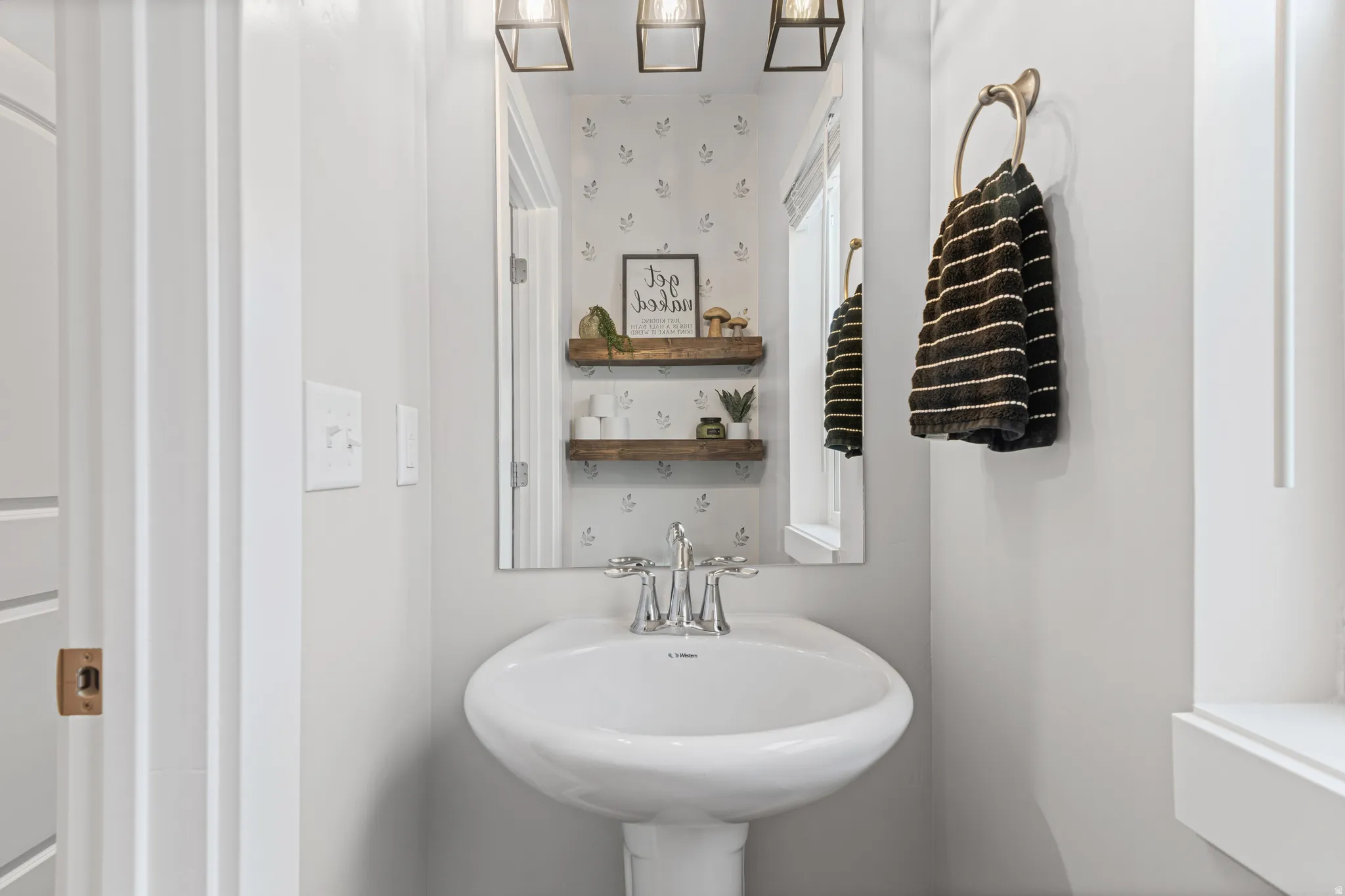 View of 1/2 bathroom