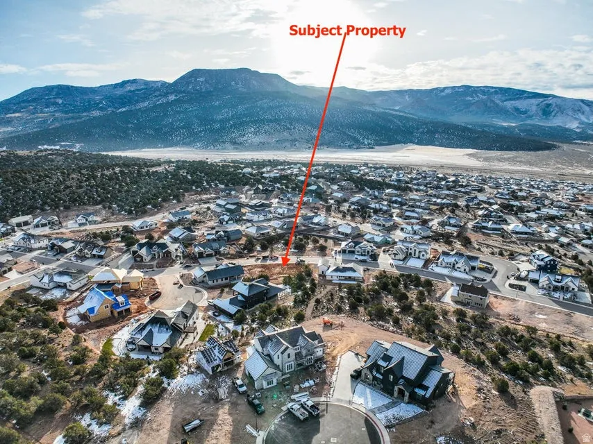 View of property location featuring nearby suburban area and mountains