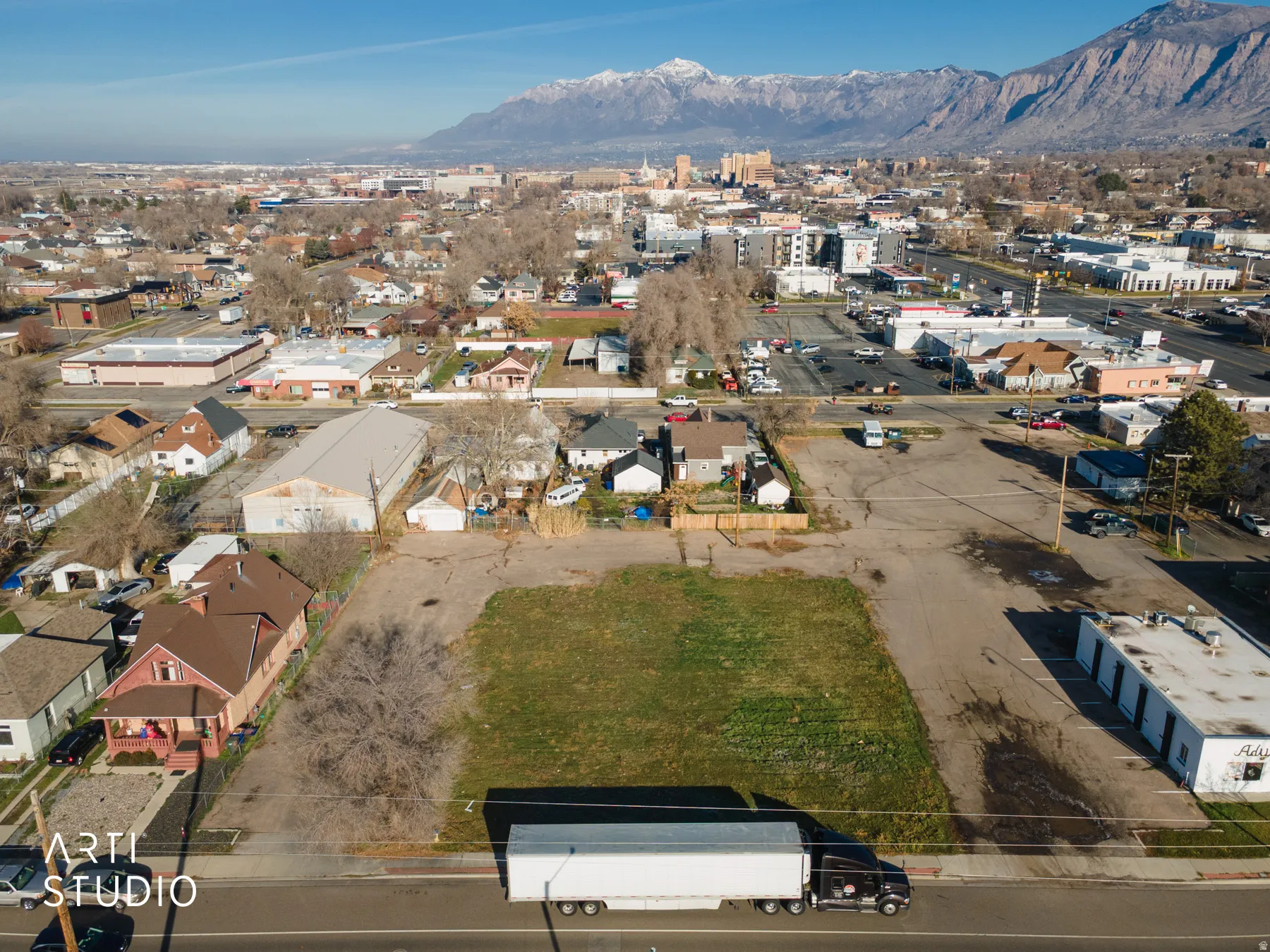 Aerial view of property's location with a mountain backdrop