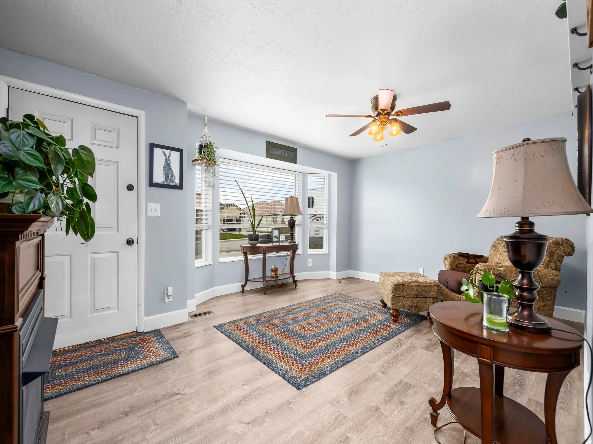 Entryway with light wood-style flooring and a ceiling fan
