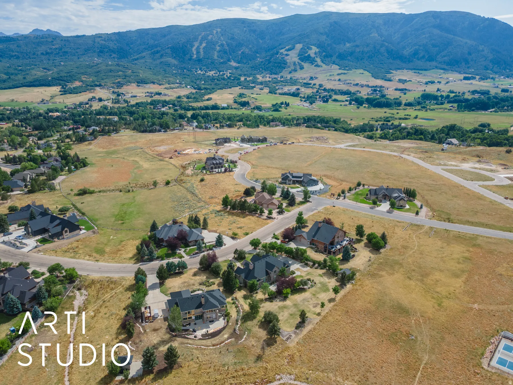 Aerial view of property's location with mountains