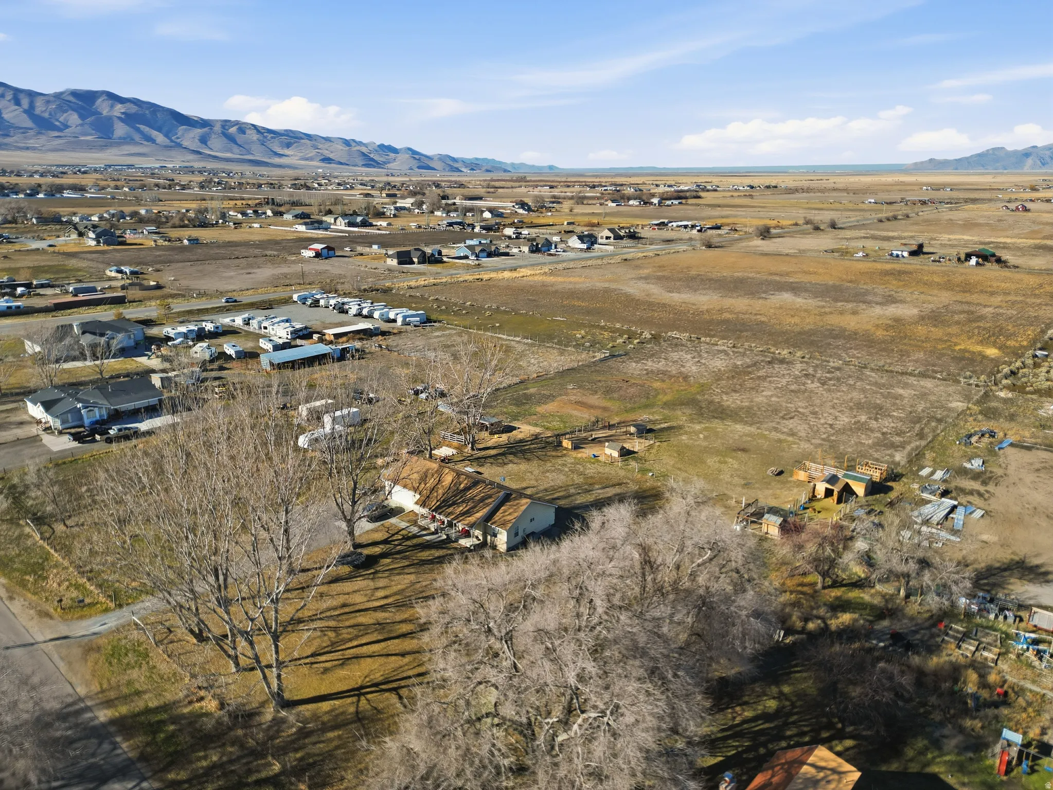 Aerial view of property's location featuring mountains and rural landscape