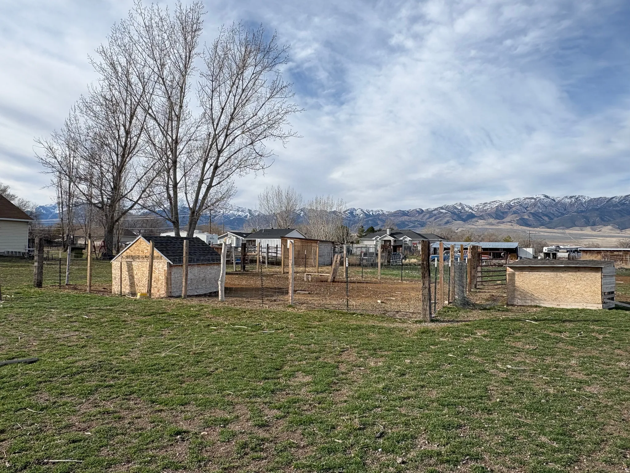 View of yard with an outdoor structure, exterior structure, and a mountain view