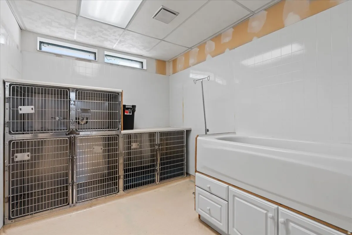 Miscellaneous room with a drop ceiling