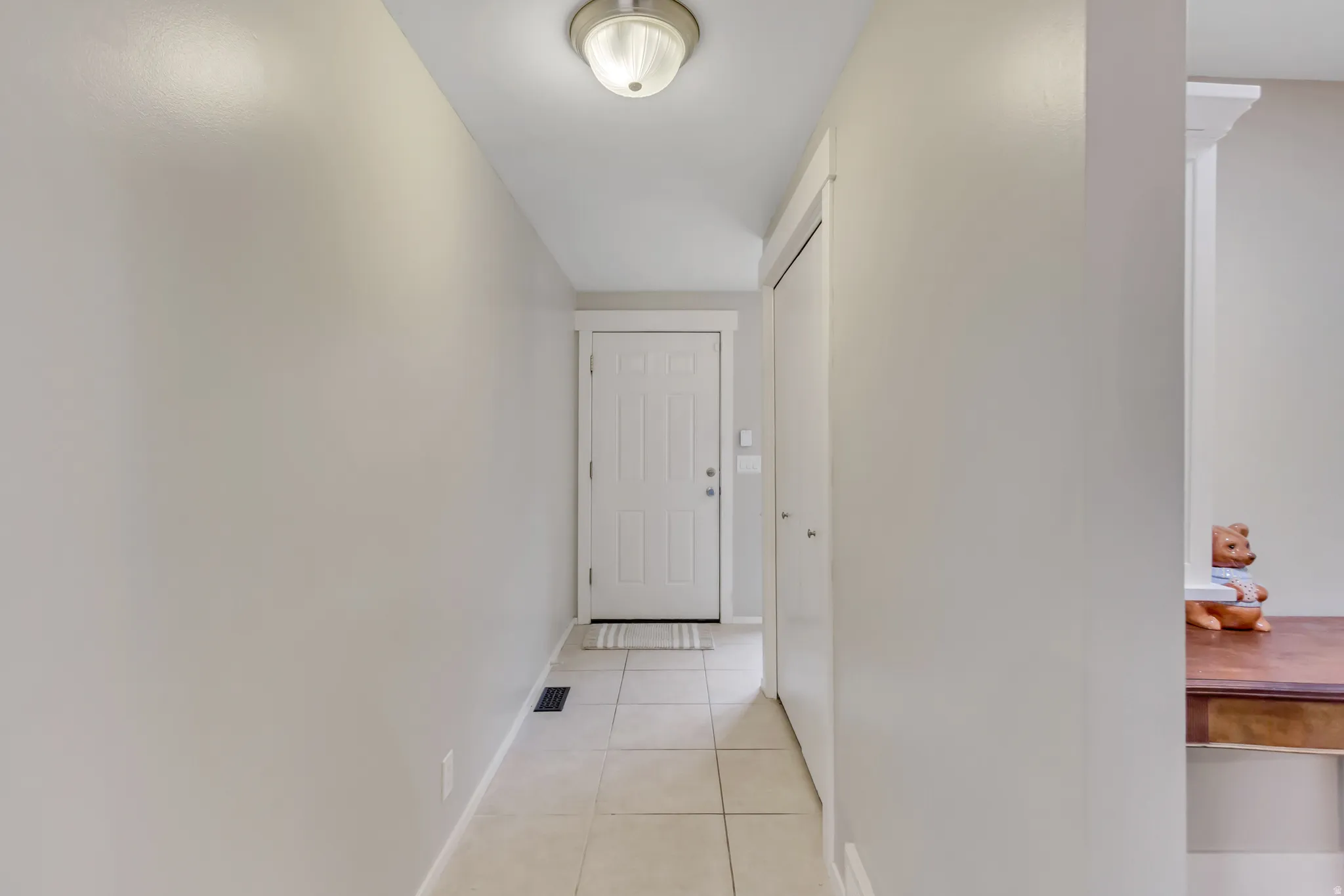 Entry hall featuring light tile patterned floors and baseboards