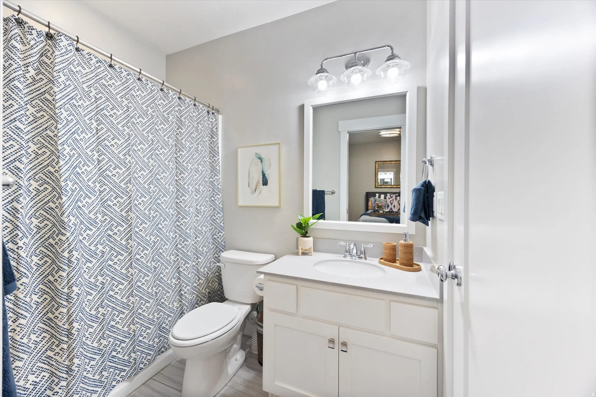 Full bathroom with direct access from the bedroom or hallway