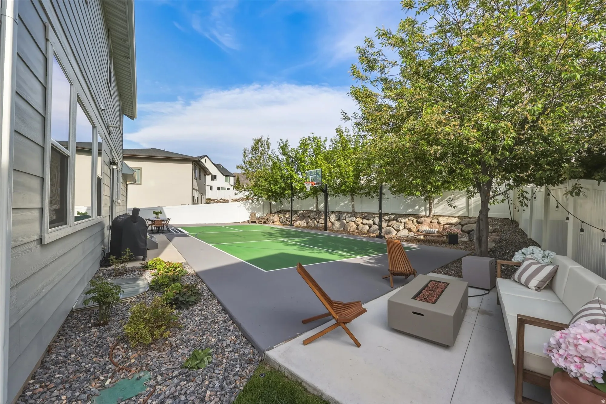 Tons of space to entertain a crowd!