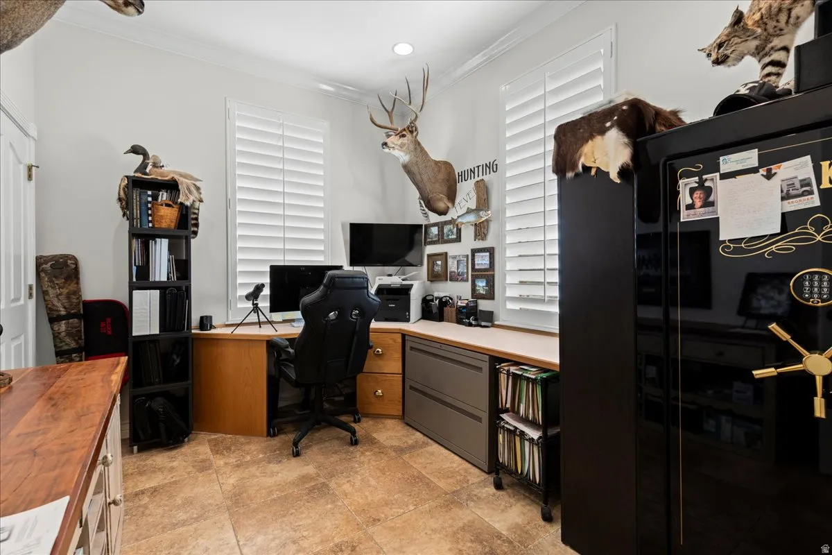 Office area with crown molding