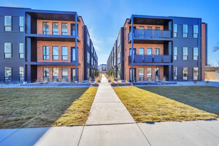 View of apartment building / complex