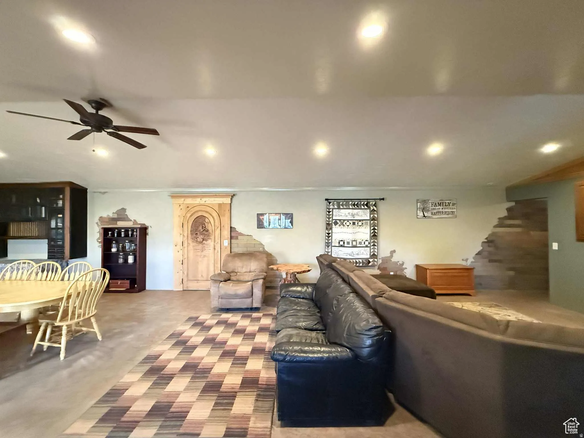 Living area featuring ceiling fan, concrete floors, and recessed lighting