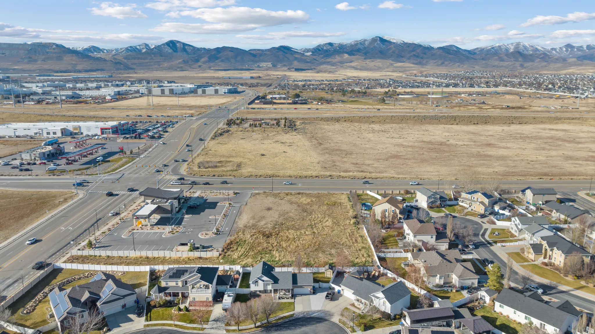 View of property location featuring a mountainous background