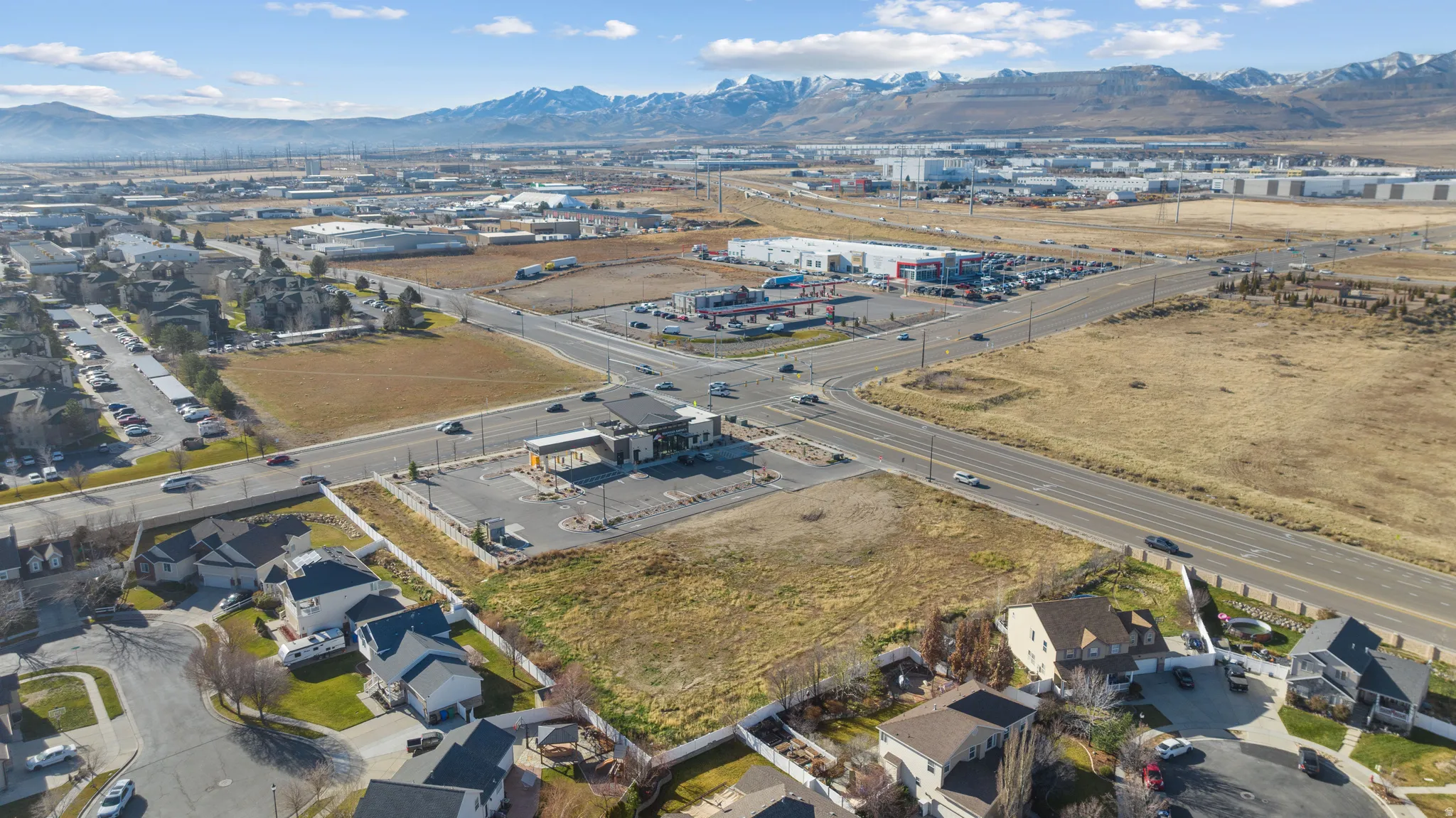Aerial view of property's location with mountains