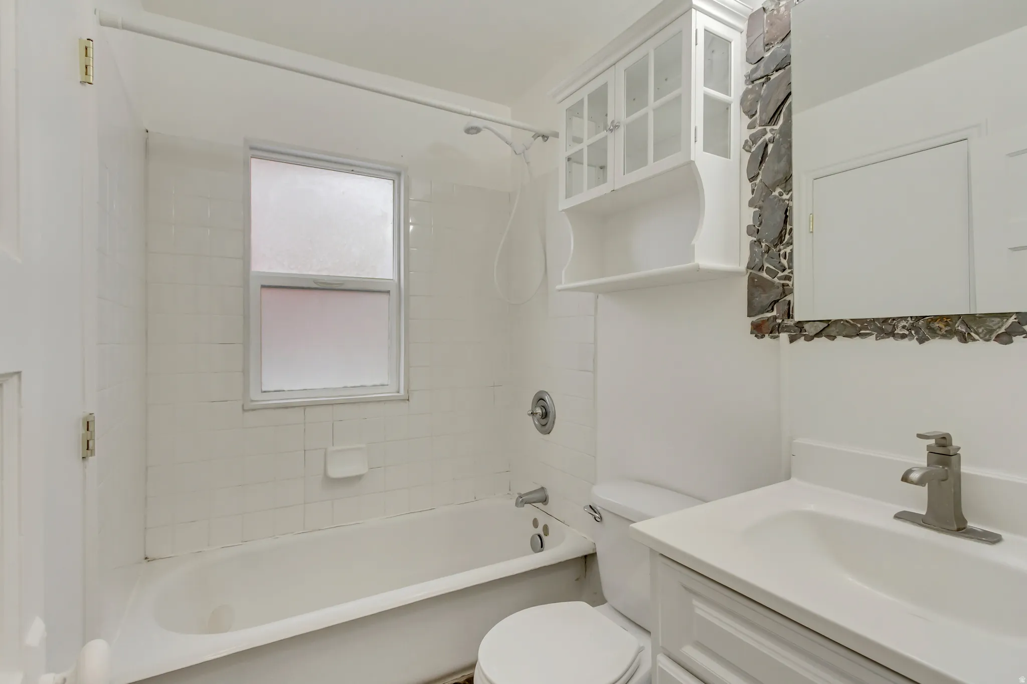 Full bath with vanity and shower / bath combination