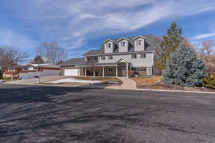 View of front of home with covered porch and driveway
