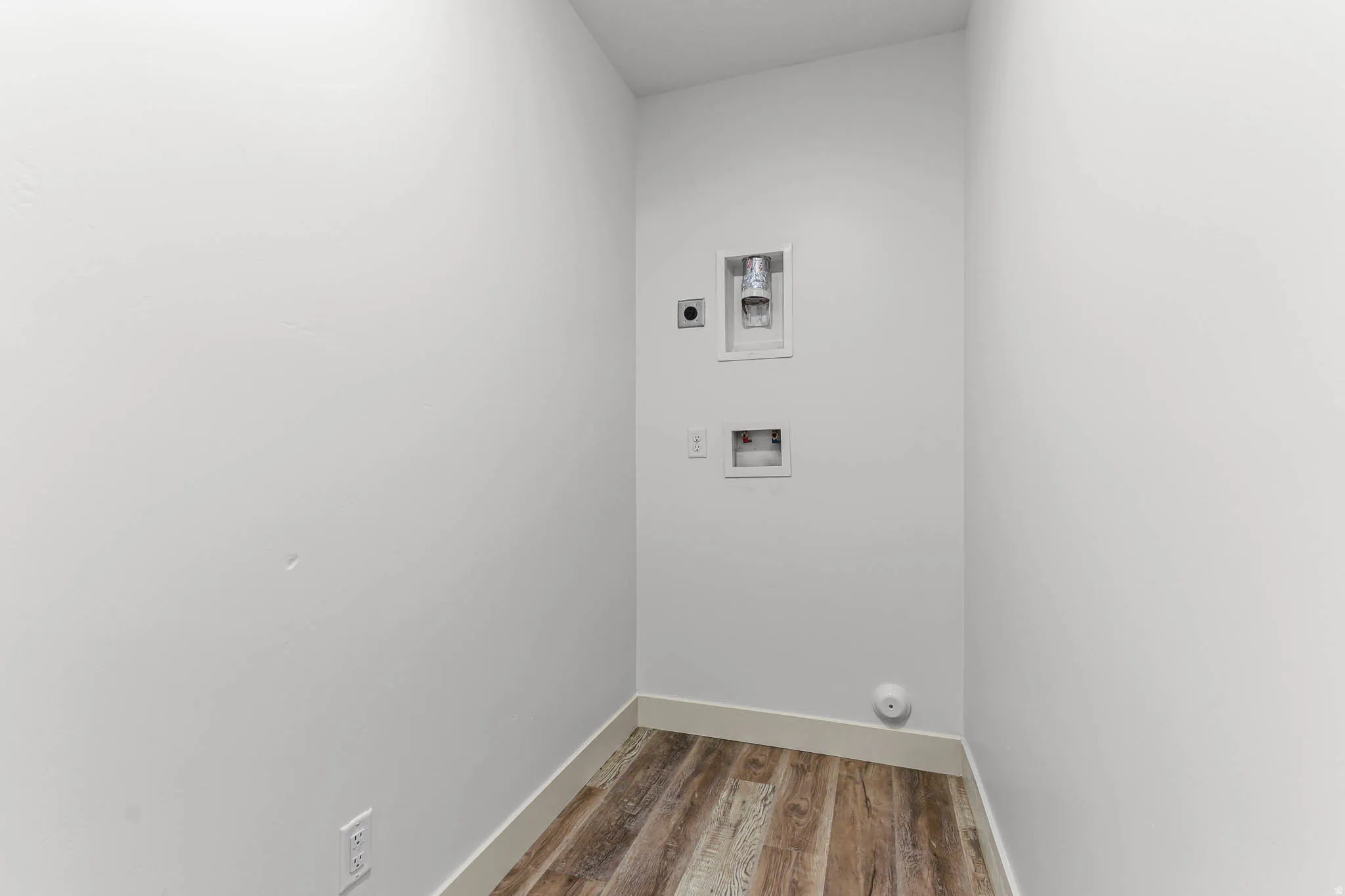 Laundry area with washer hookup, wood finished floors, and electric dryer hookup