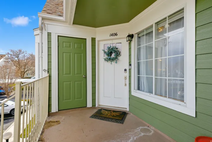 Entrance to property featuring a shingled roof