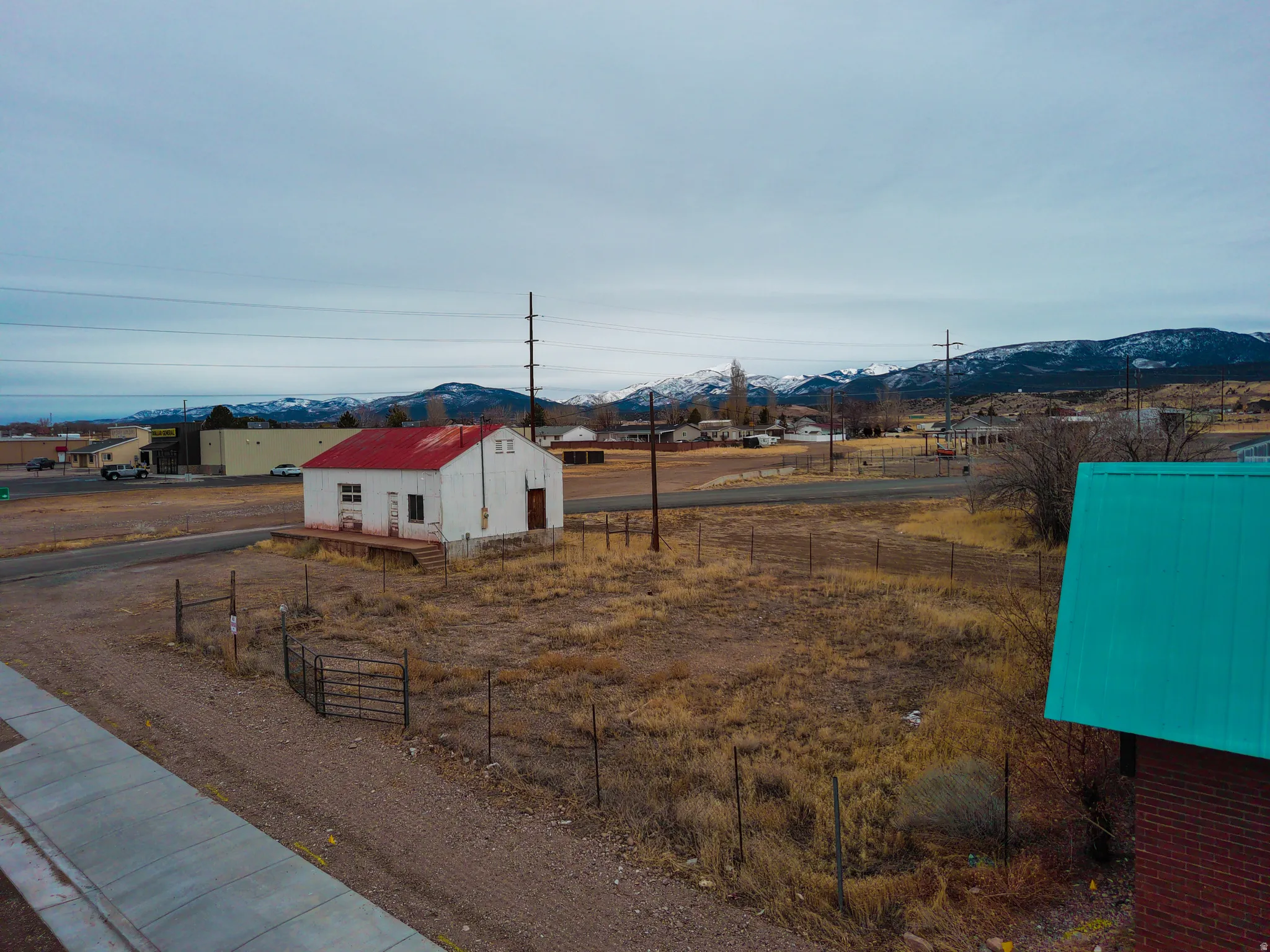 View of yard with a pole building, an outdoor structure, a mountain view, and a view of countryside